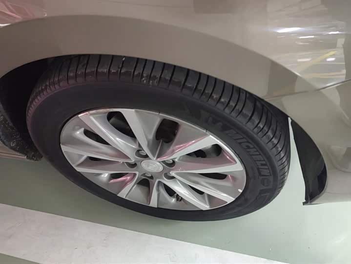 Buick GL6 2021 2021款 323T 轻混动互联豪华型