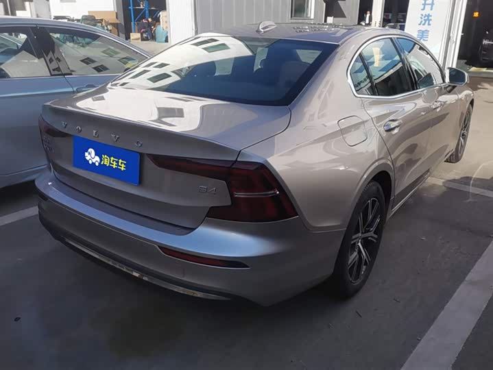 Volvo S60 2025 2025款 B4 智逸豪华版