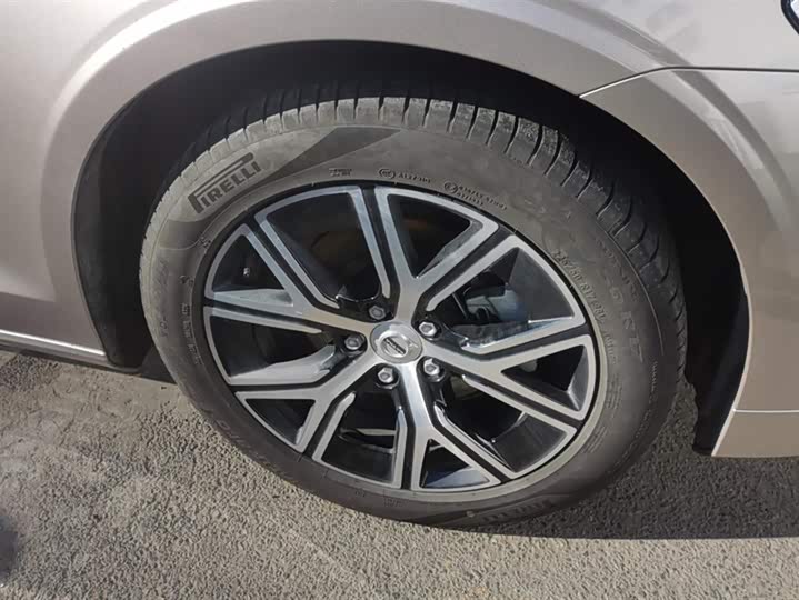 Volvo S60 2025 2025款 B4 智逸豪华版