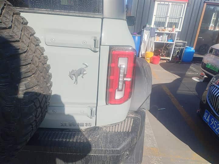 Ford Bronco 2024 2024款 2.3T 荒地