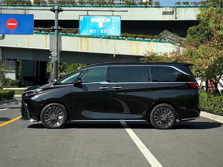 Lexus LM 2023 2023款 500h 六座尊崇版