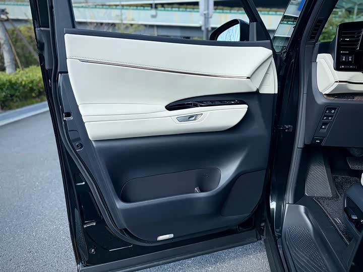 Lexus LM 2023 2023款 500h 六座尊崇版