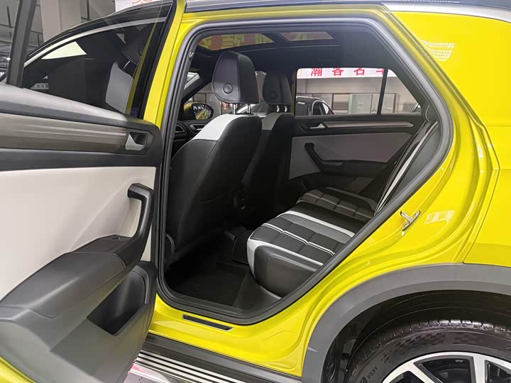 Volkswagen T-Roc 2023 2023款 300TSI DSG两驱星光版