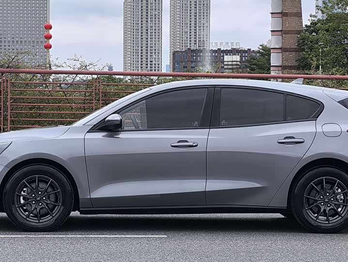 Ford Focus 2022 2022款 两厢 EcoBoost 180 自动竞速版