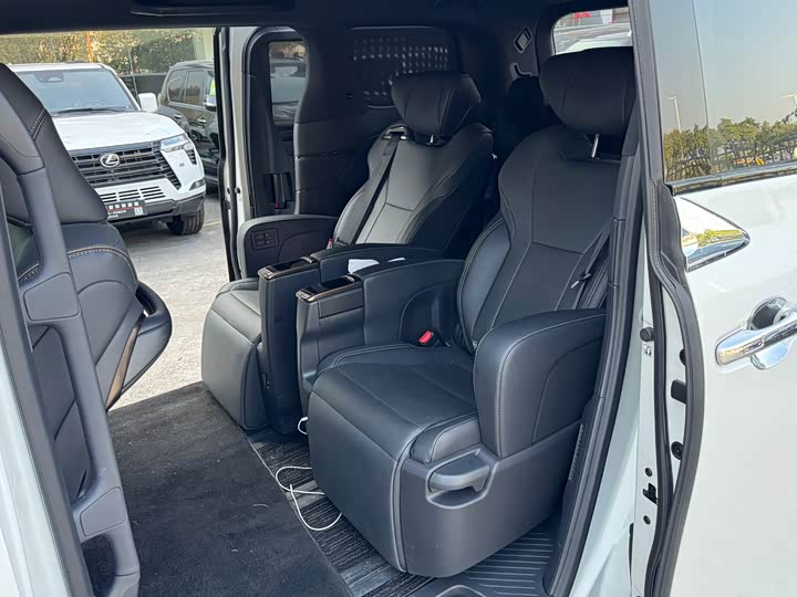 Toyota Alphard 2025 2025款 双擎 2.5L 尊贵黄金版