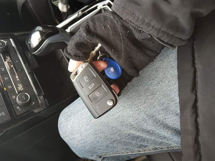 Volkswagen Tharu 2025 2025款 新锐 300TSI 锐享版