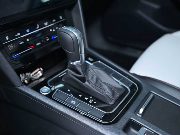 Volkswagen Magotan 2026 2026款 3000万辆甄选款 380TSI DSG豪华型