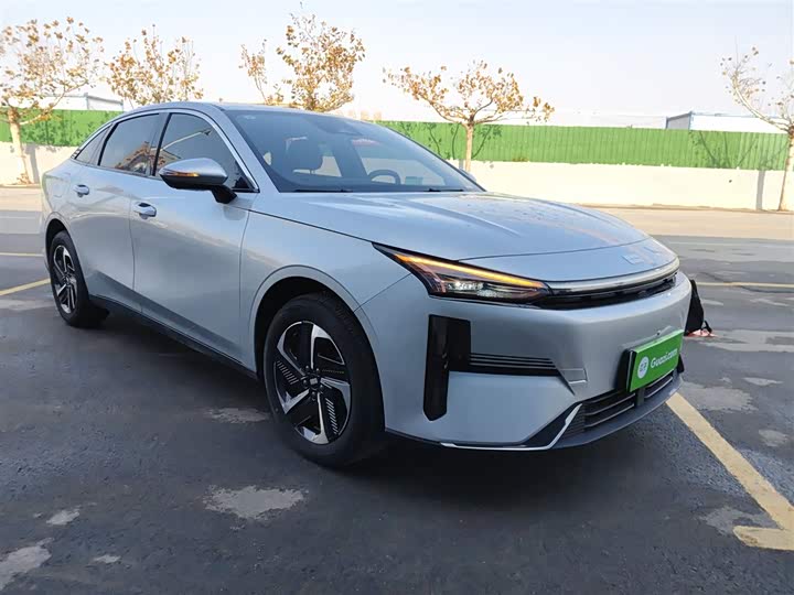 Geely Galaxy L6 2025 2025款 EM-i 140km 星舰版