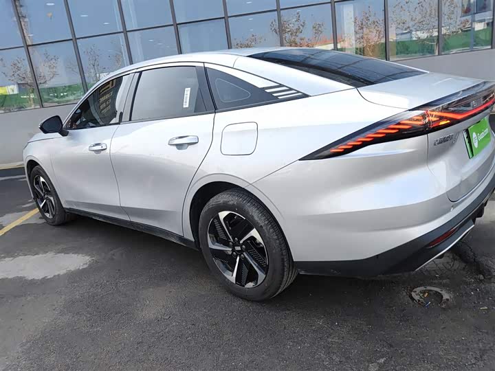 Geely Galaxy L6 2025 2025款 EM-i 140km 星舰版