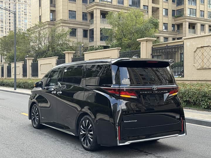 Toyota Vellfire 2024 2024款 皇冠 双擎 2.5L 至尊行政版