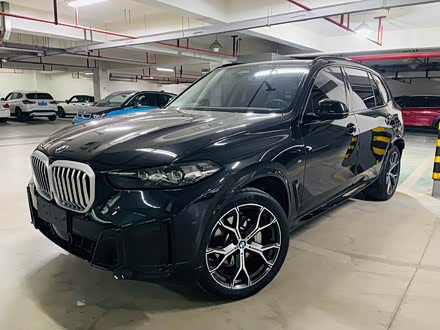 BMW X5 2025 2025款 xDrive 30Li 尊享型M运动曜夜套装