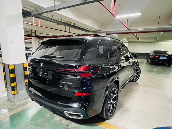 BMW X5 2025 2025款 xDrive 30Li 尊享型M运动曜夜套装
