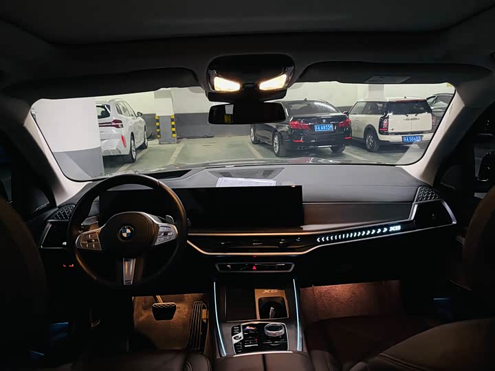 BMW X5 2025 2025款 xDrive 30Li 尊享型M运动曜夜套装