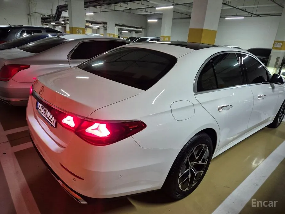Mercedes-Benz E-Class 2024 E200 Avantgarde