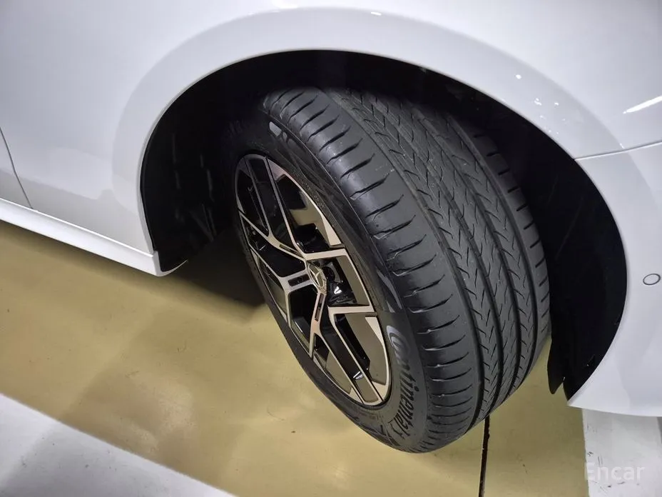 Mercedes-Benz E-Class 2024 E200 Avantgarde