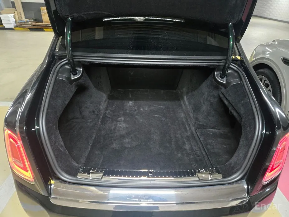 Rolls-Royce Phantom 2003 6.7 EWB V12