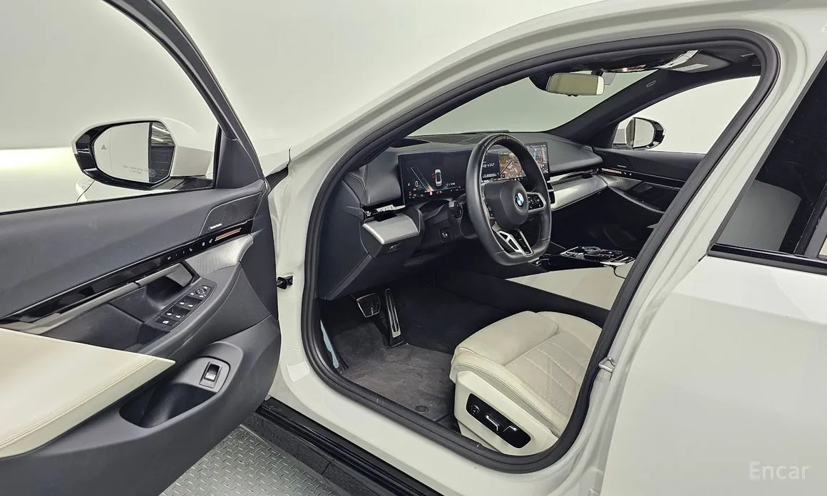 BMW 5 Series 2023 520i M Sport