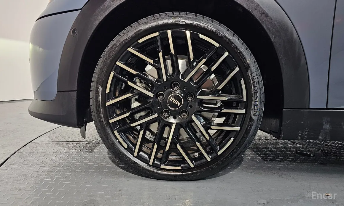 Mini Cooper Convertible 2025 Favoured