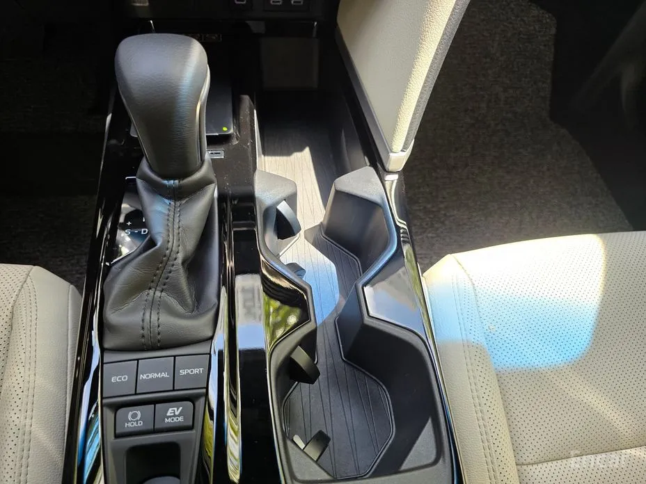 Toyota Camry 2024 2.5 XLE Premium Hybrid