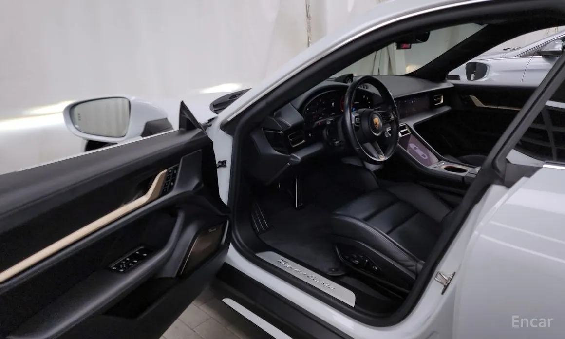 Porsche Taycan 2020 Turbo