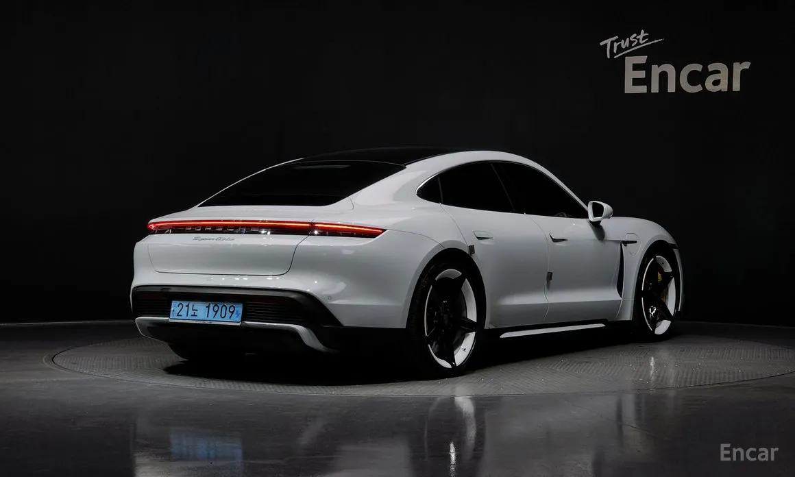 Porsche Taycan 2020 Turbo