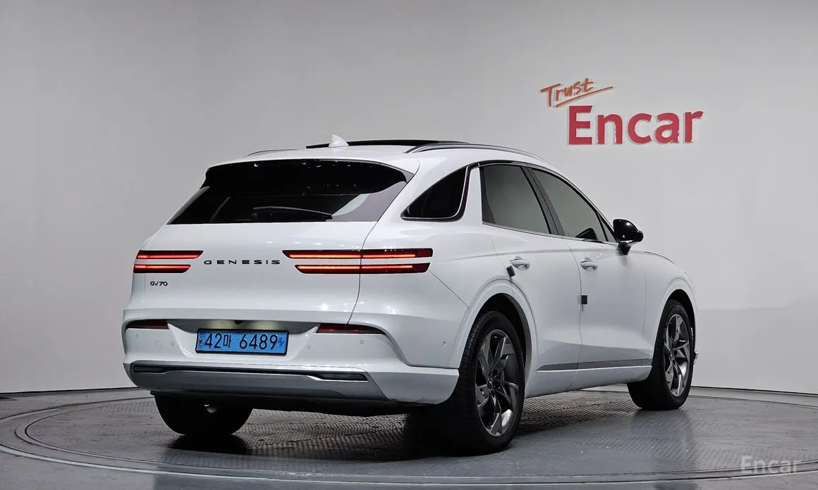Genesis GV70 2022 e-AWD