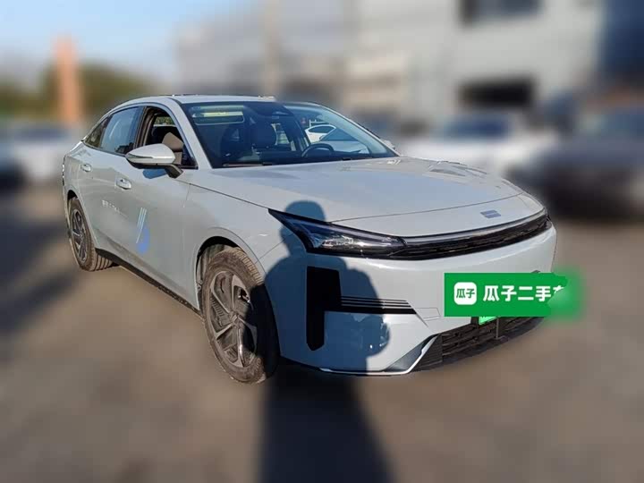 Geely Galaxy L6 2025 2025款 EM-i 140km 星舰版