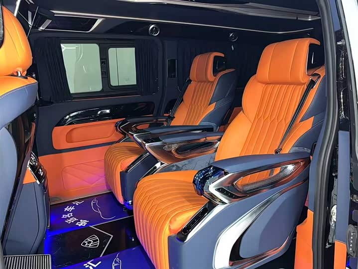 Mercedes-Benz Vito 2024 2024款 2.0T 商务版 7座