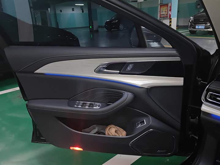 Hongqi H5 2025 2025款 2.0T 自动旗畅版