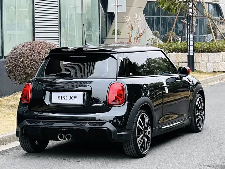 Mini Mini JCW 2023 2023款 2.0T JOHN COOPER WORKS Pat Moss纪念版