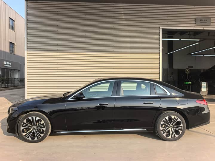 Mercedes-Benz E-Class Hybrid 2024 2024款 E 350 e L 插电式混合动力轿车