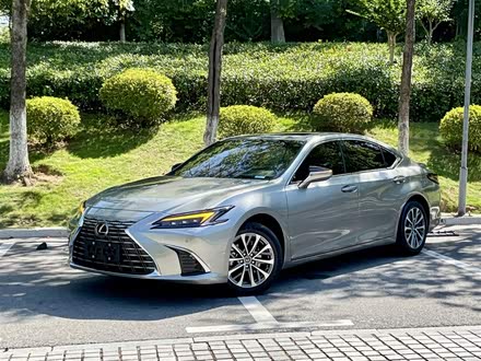 Lexus ES 2025 2025款 300h 臻享版