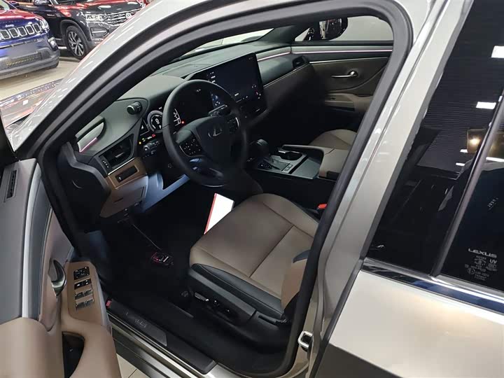 Lexus ES 2025 2025款 300h 臻享版