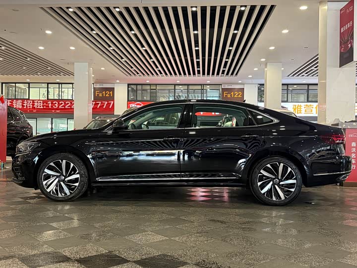 Volkswagen Passat 2025 2025款 出众款 380TSI 龙耀版