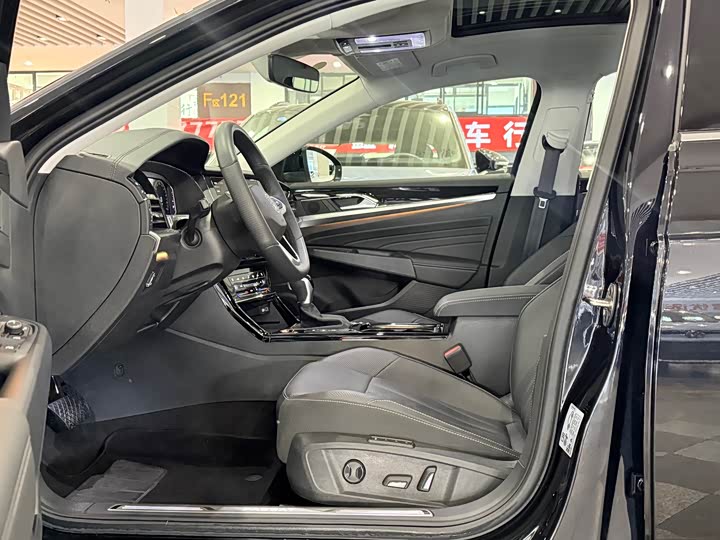 Volkswagen Passat 2025 2025款 出众款 380TSI 龙耀版