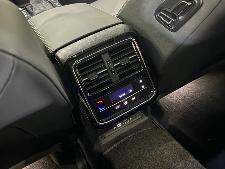 Volkswagen Passat 2025 2025款 出众款 380TSI 龙耀版