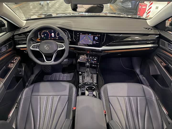 Volkswagen Passat 2025 2025款 出众款 380TSI 龙耀版