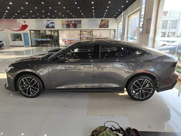 Changan UNI-V Hybrid 2024 2024款 蓝鲸智电iDD 136km 智尊型