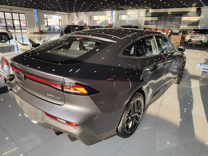 Changan UNI-V Hybrid 2024 2024款 蓝鲸智电iDD 136km 智尊型