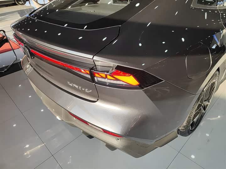 Changan UNI-V Hybrid 2024 2024款 蓝鲸智电iDD 136km 智尊型