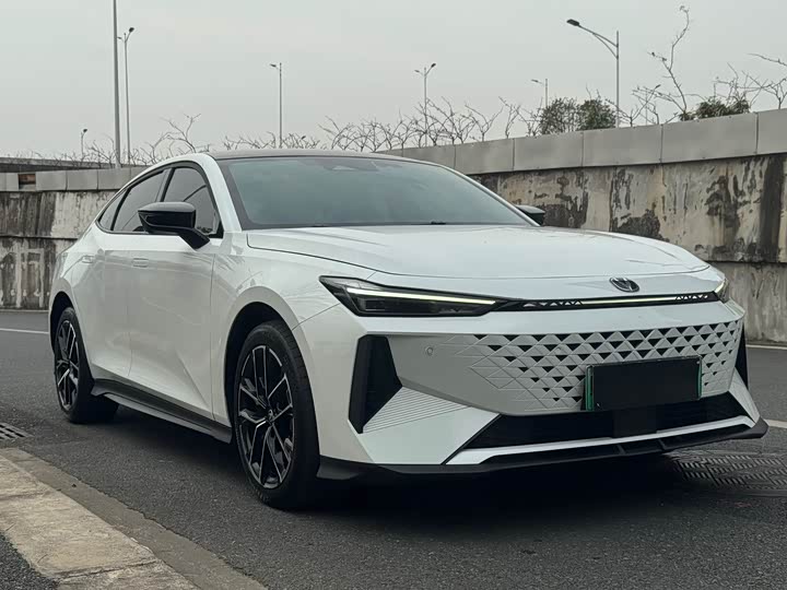 Changan UNI-V Hybrid 2024 2024款 蓝鲸智电iDD 136km 智尊型