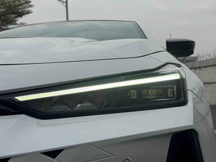 Changan UNI-V Hybrid 2024 2024款 蓝鲸智电iDD 136km 智尊型