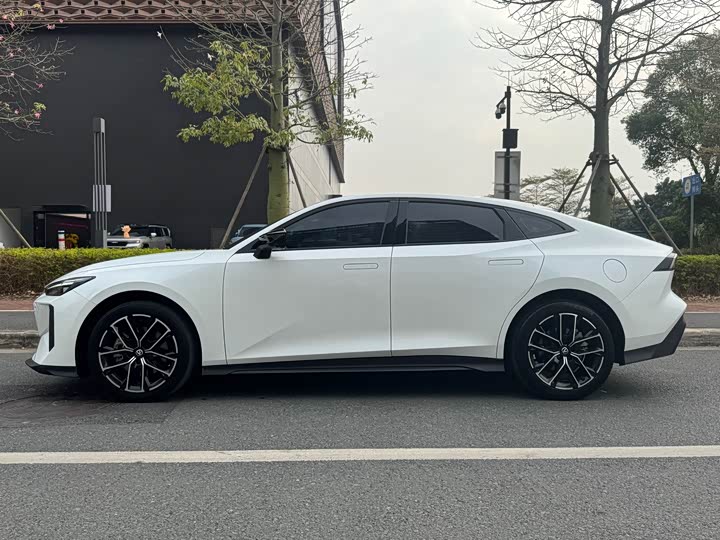 Changan UNI-V Hybrid 2024 2024款 蓝鲸智电iDD 136km 智尊型