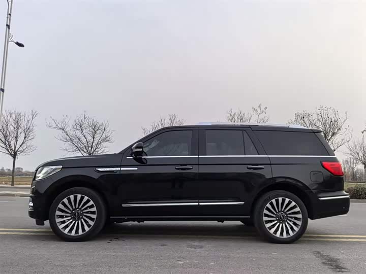 Lincoln Navigator 2022 2022款 3.5T 尊耀版