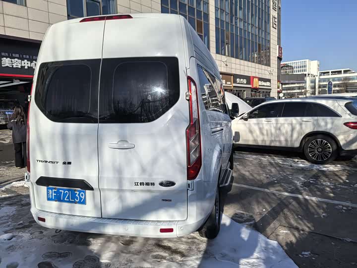 Ford Transit 2023 2023款 2.0T柴油自动商旅型中轴中顶7/8/9座
