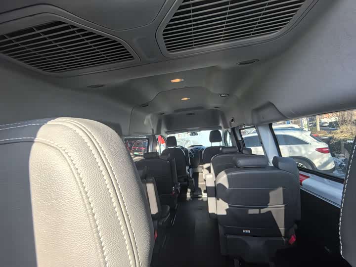 Ford Transit 2023 2023款 2.0T柴油自动商旅型中轴中顶7/8/9座