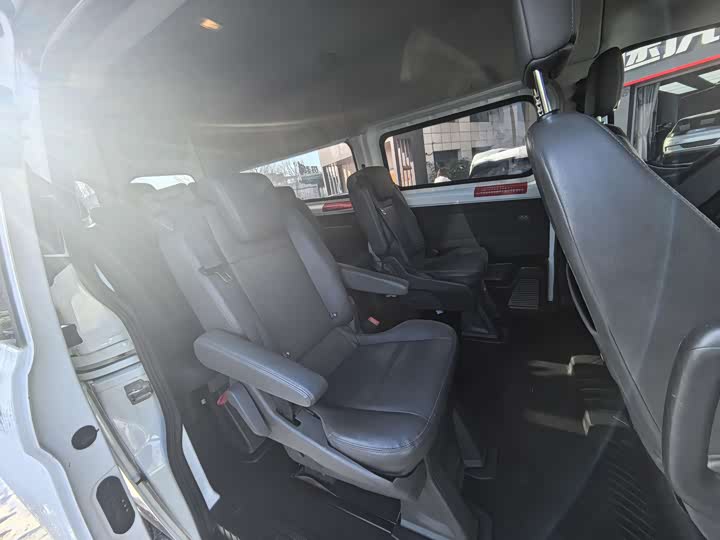 Ford Transit 2023 2023款 2.0T柴油自动商旅型中轴中顶7/8/9座