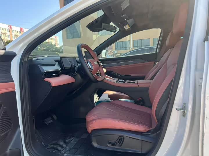 Geely Galaxy L6 2025 2025款 EM-i 140km 探索+版