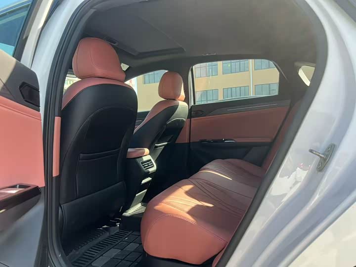 Geely Galaxy L6 2025 2025款 EM-i 140km 探索+版