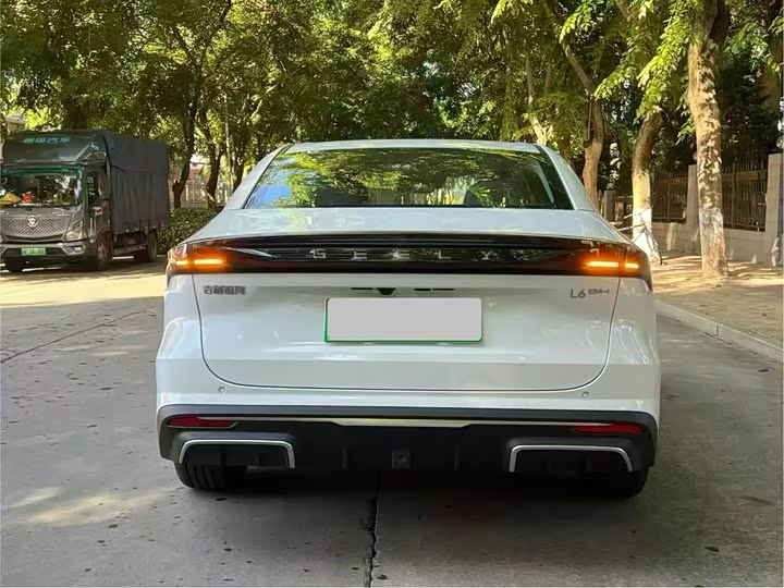 Geely Galaxy L6 2025 2025款 EM-i 140km 探索+版